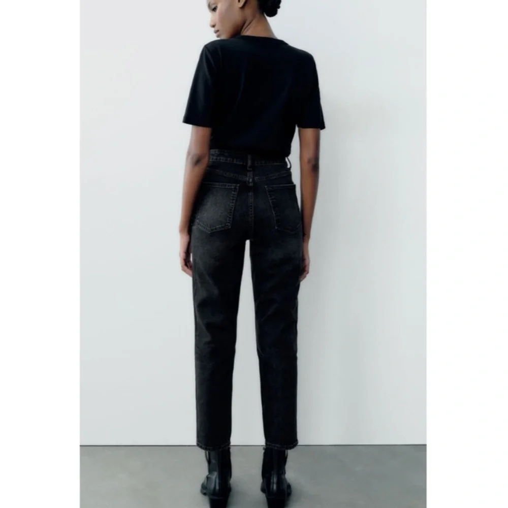Zara Mom Fit High Rise / high waist Jeans in faded effect Black color - Picture 3 of 7